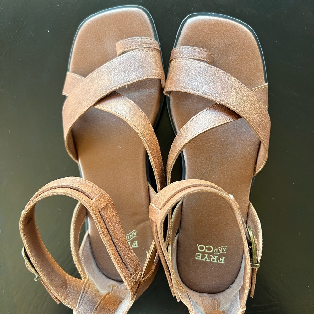 Frye & Co. Brown Tallu Cognac back zip sandals - Picture 3 of 8
